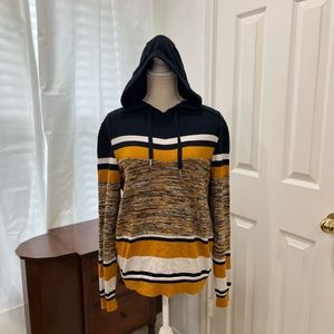 Medium sweater shirt with hood